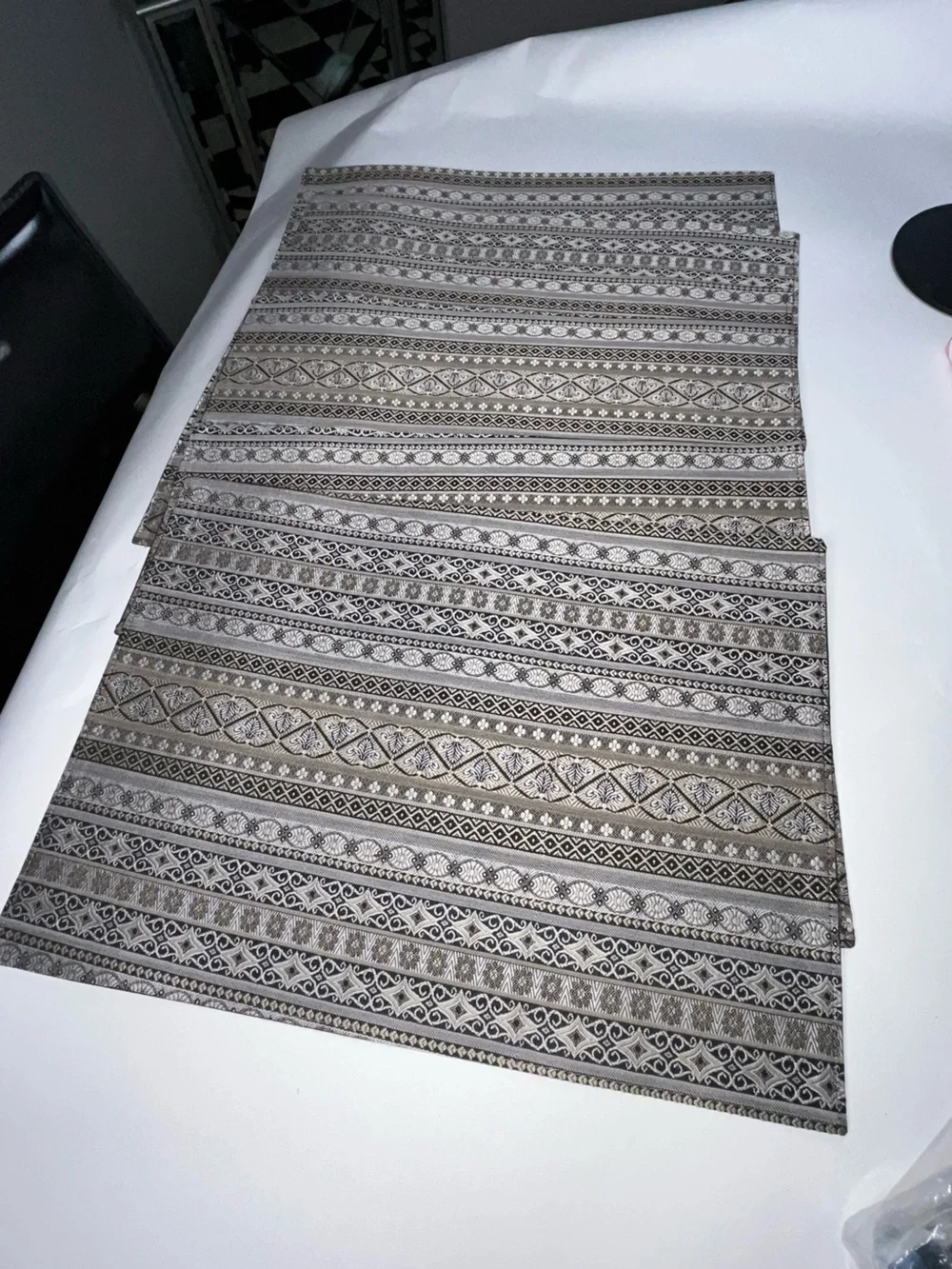 6 gorgeous placemats from crate & barrel. I may have used them once, tags r on.